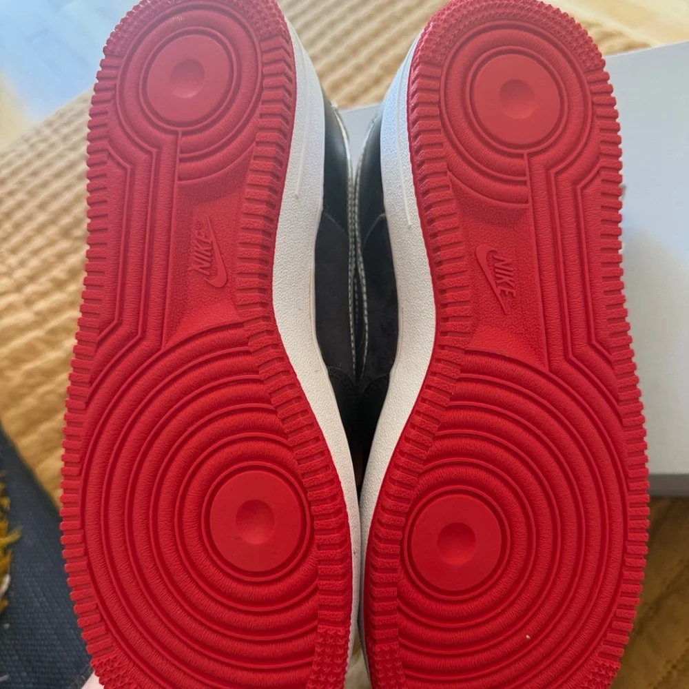 Nike Air Force 1 PRM “H-Town” – Rare Red/Black Velvet – 6.5Y / W7.5